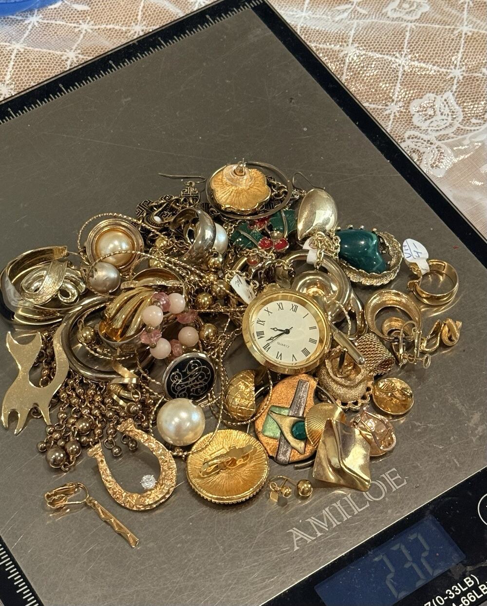 227 Grams Vintage Gold Tone Jewelry Lot Scrap Broken Signed Junk Drawer 1/2 Lb